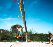 TSV Beachvolleyballer am Netz