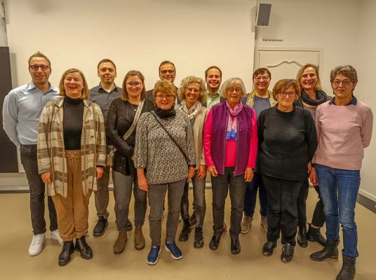 Gruppenfoto der Ehrenamtliche des TSV Gärtringen, die mit der bronzenen, silbernen oder goldenen Ehrennadel der Gemeinde Gärtringen ausgezeichnet wurden